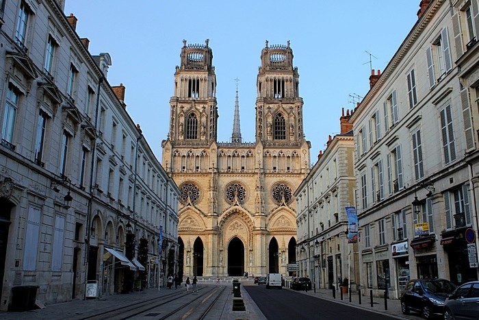 Cathédrale Sainte-Croix d’Orléans : Un Joyau de l’Architecture Gothique